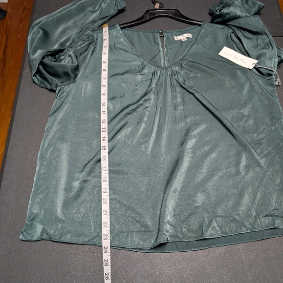 Nine Britton Green Silky Ruffle Trim Long Sleeve V-neck Blouse Size Large NWT - Picture 6 of 8